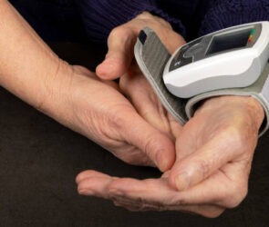 How Do Fall Detection Devices for Seniors Work?